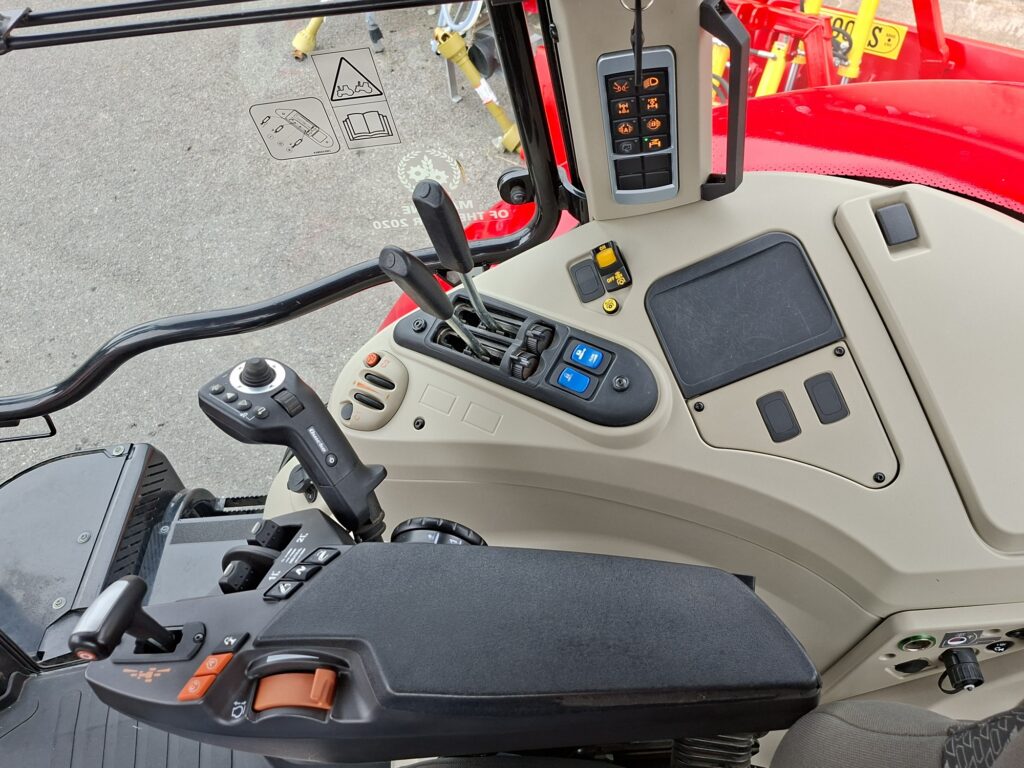 Massey Ferguson 6714S – image 8