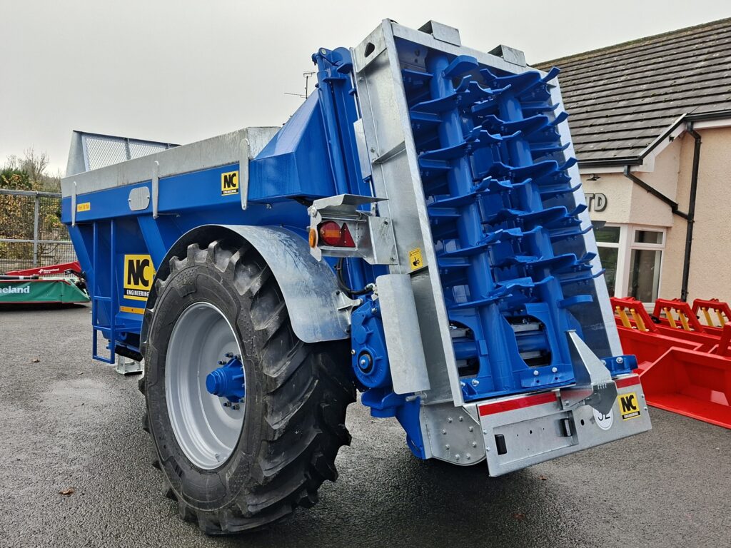 NC Engineering New NC 10 Ton Rear Discharge Manure Spreader – image 5