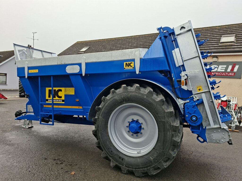NC Engineering New NC 10 Ton Rear Discharge Manure Spreader – image 3