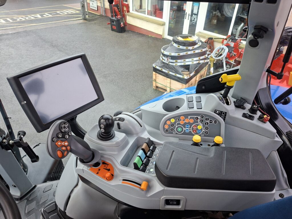 New Holland T7210 – image 5