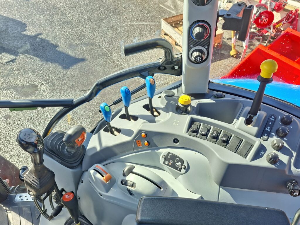 New Holland T5115 – image 8