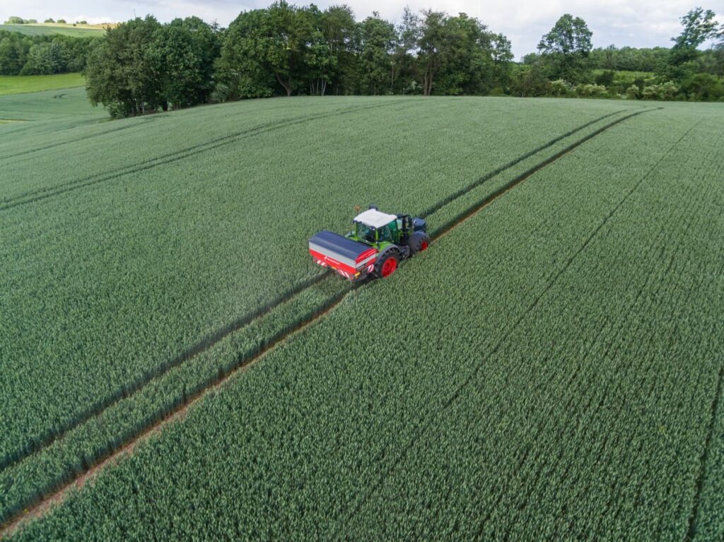Kverneland Mounted Fertiliser Spreaders – image 2