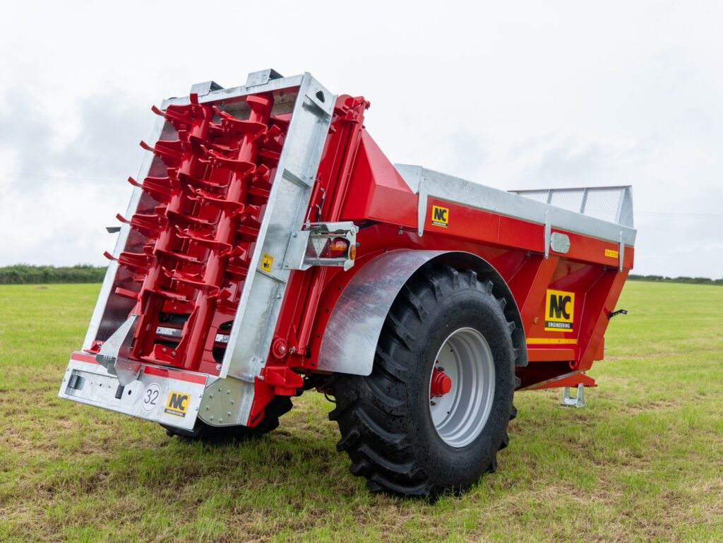 NC Engineering Rear Discharge Manure Spreaders – image 2