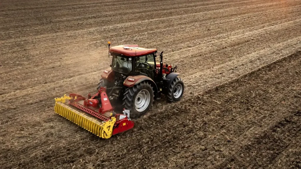 Case IH Farmall – image 7