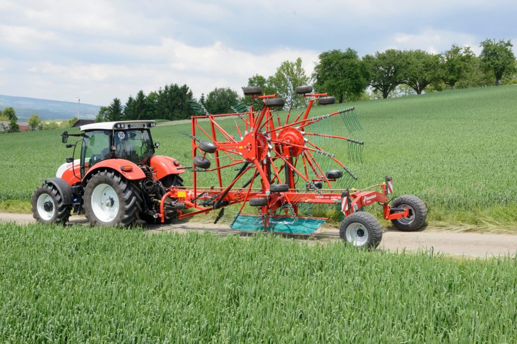 Kverneland Double Rotor Rakes – image 3