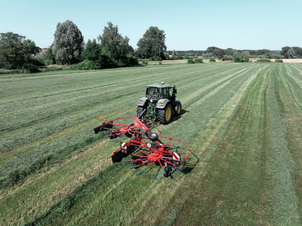 Kverneland Double Rotor Rakes – image 5