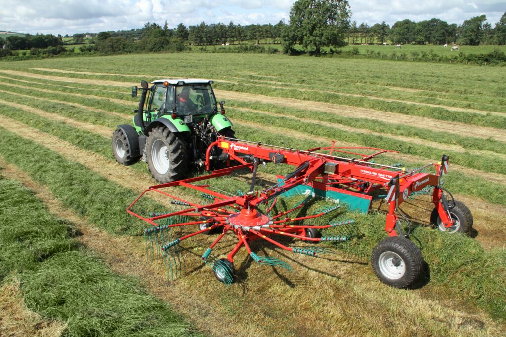 Kverneland Double Rotor Rakes – image 4