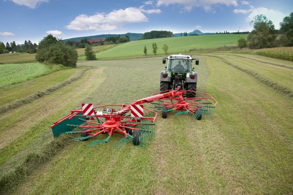 Kverneland Double Rotor Rakes – image 6