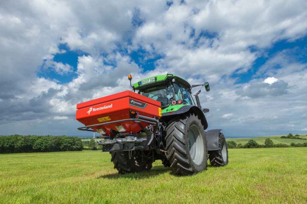 Kverneland Mounted Fertiliser Spreaders – image 5
