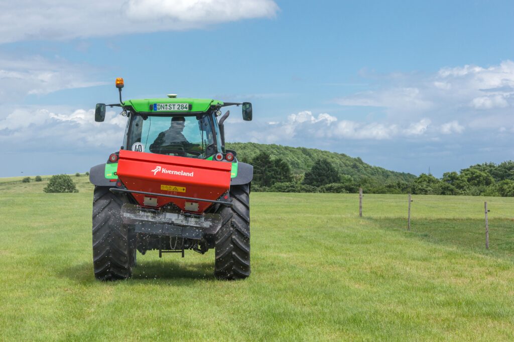 Kverneland Mounted Fertiliser Spreaders – image 6