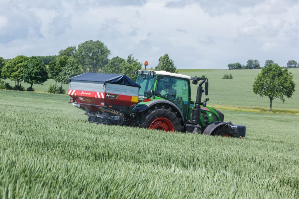 Kverneland Mounted Fertiliser Spreaders – image 7