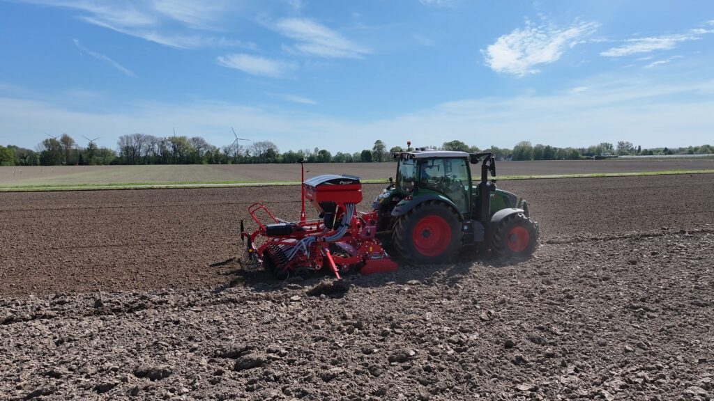 Kverneland Pneumatic Mounted Seed Drills – image 9