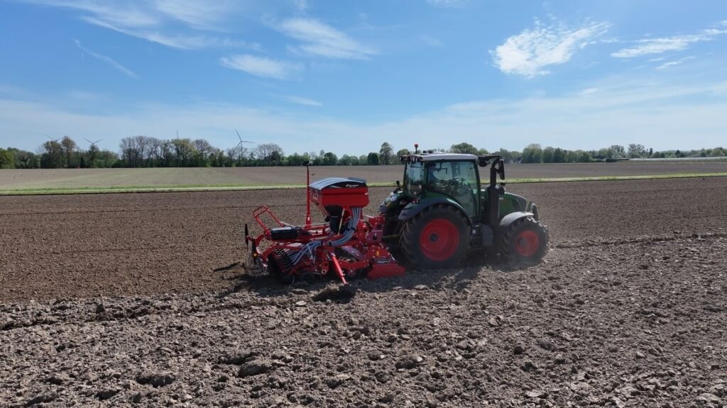 Kverneland Pneumatic Mounted Seed Drills – image 6