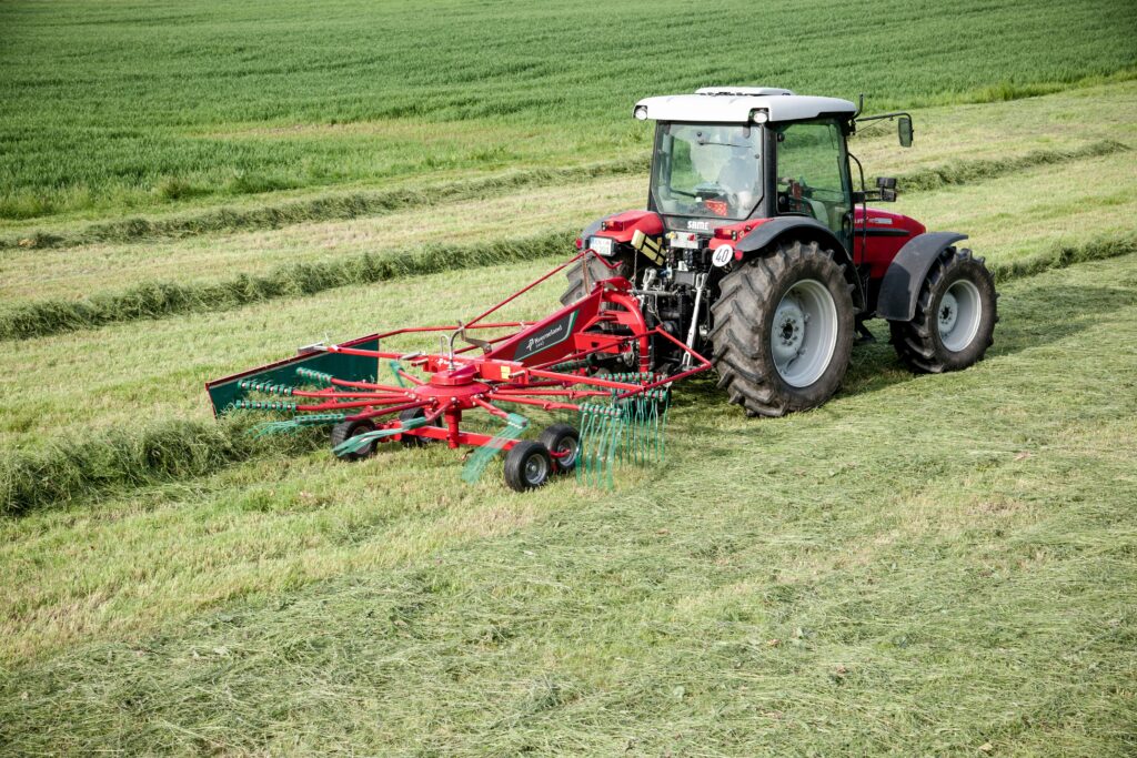 Kverneland Single Rotor Rakes – image 6