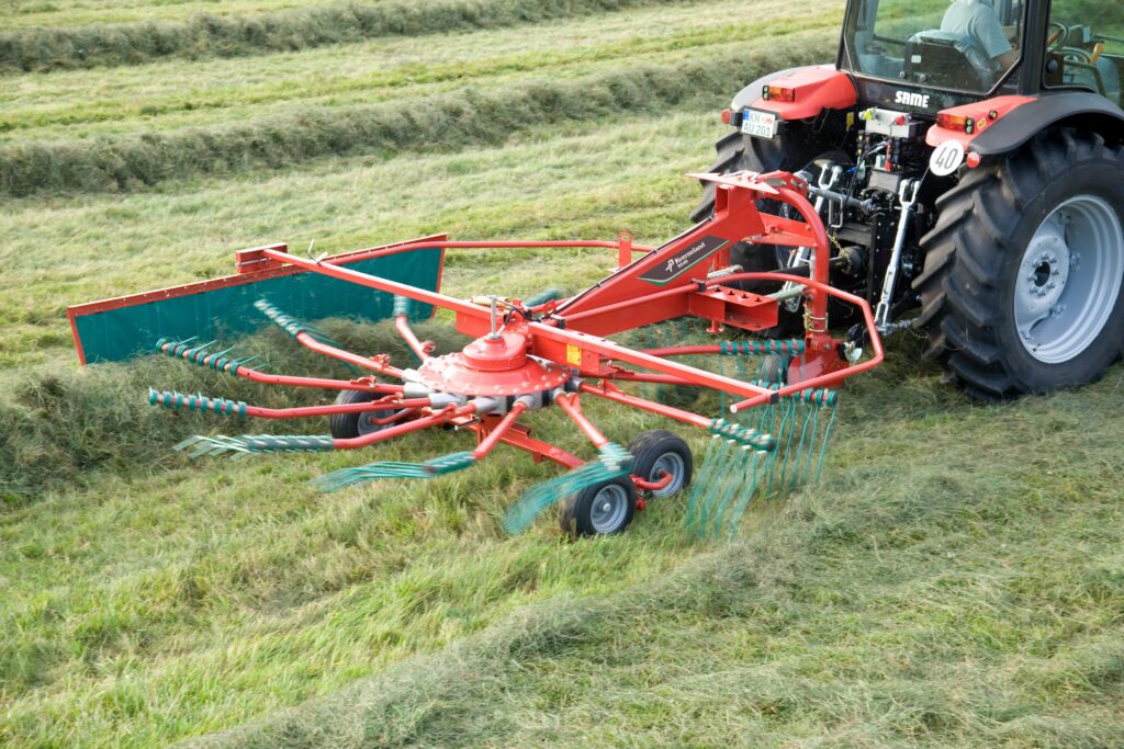 Kverneland Single Rotor Rakes – image 4