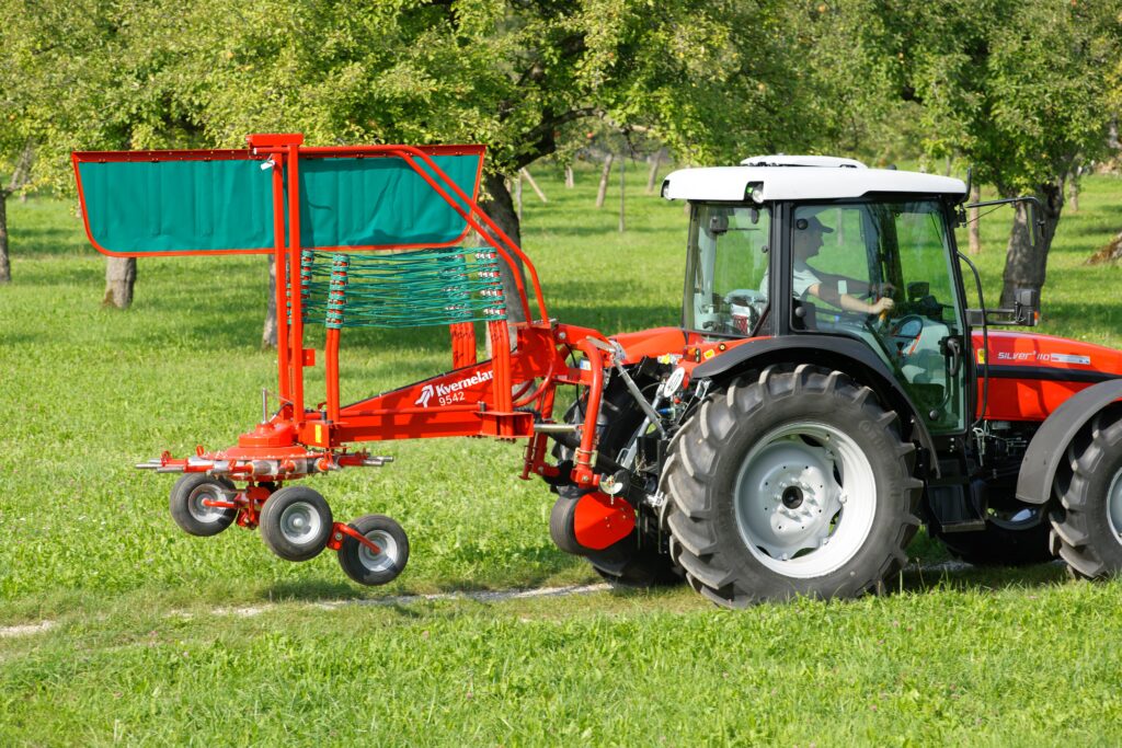Kverneland Single Rotor Rakes – image 7