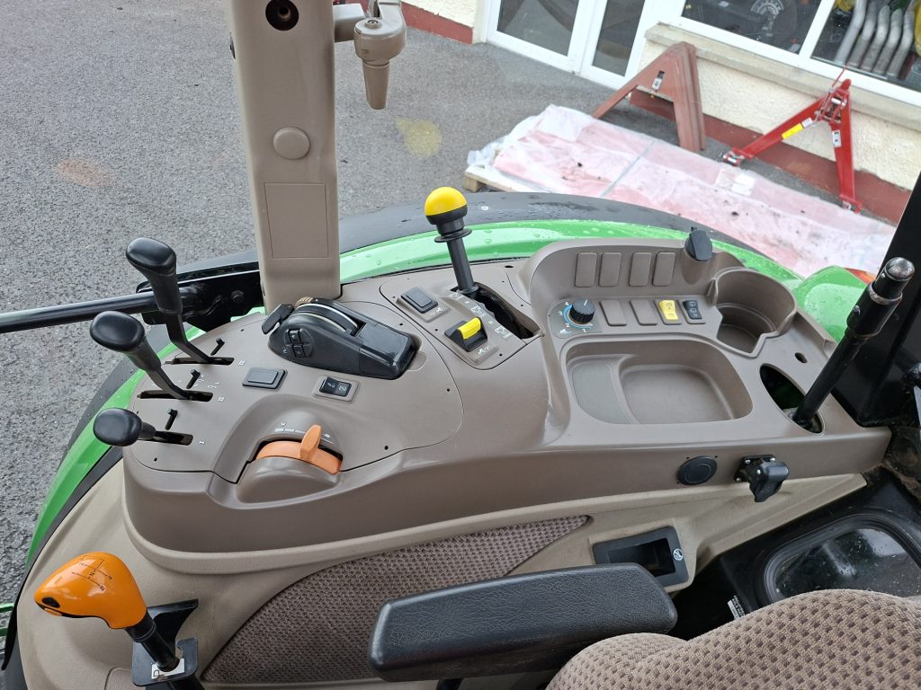 John Deere 5115M – image 8