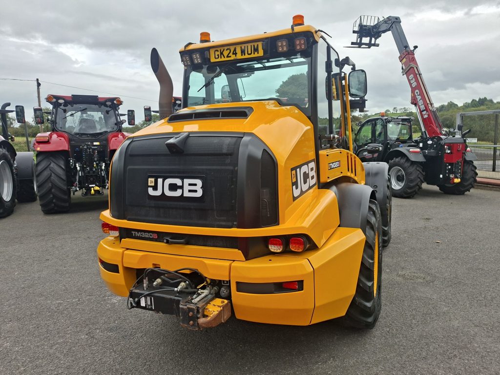 JCB 320S – image 6